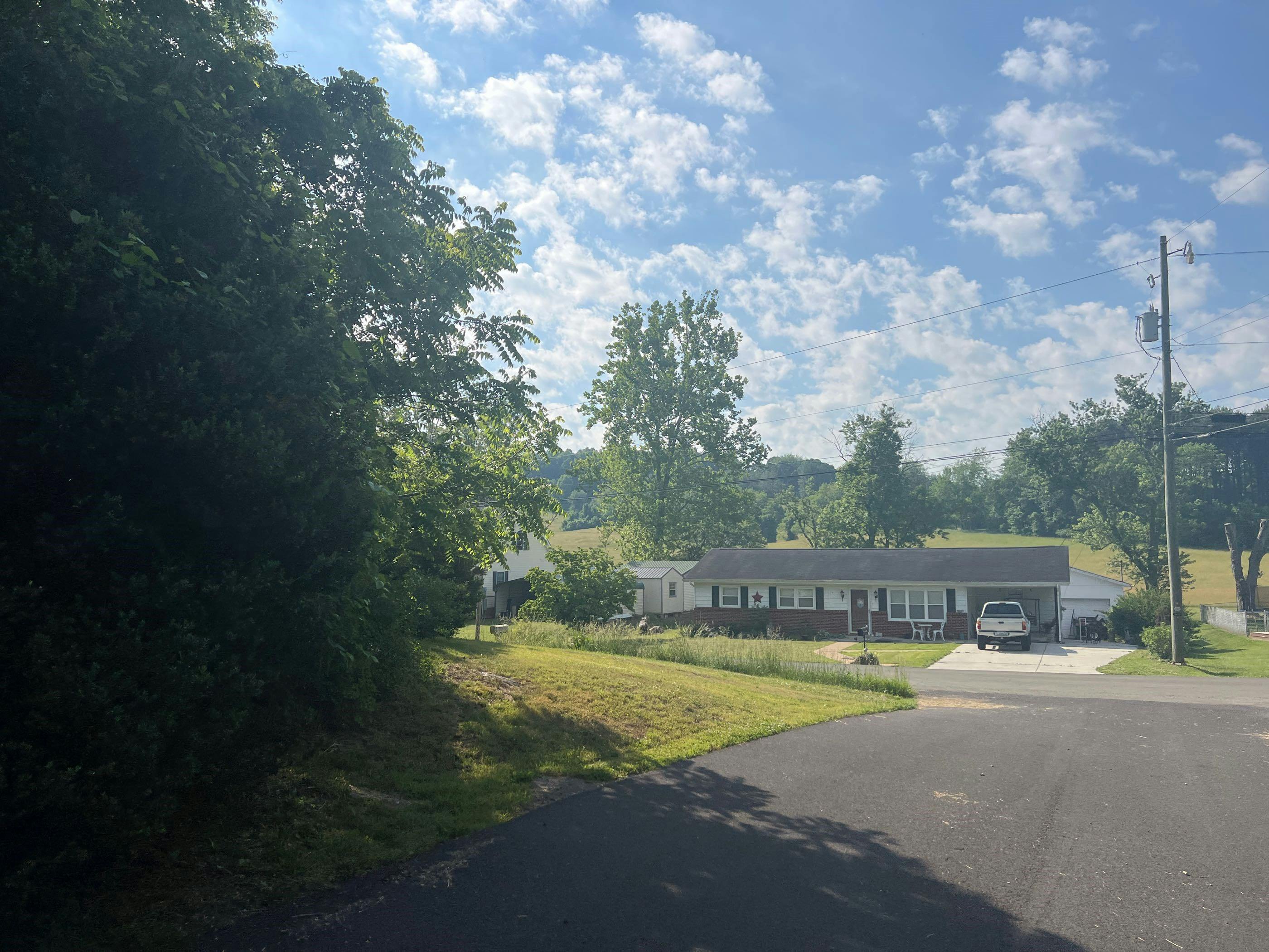 Sinking Creek Rd, Bristol, VA 24202