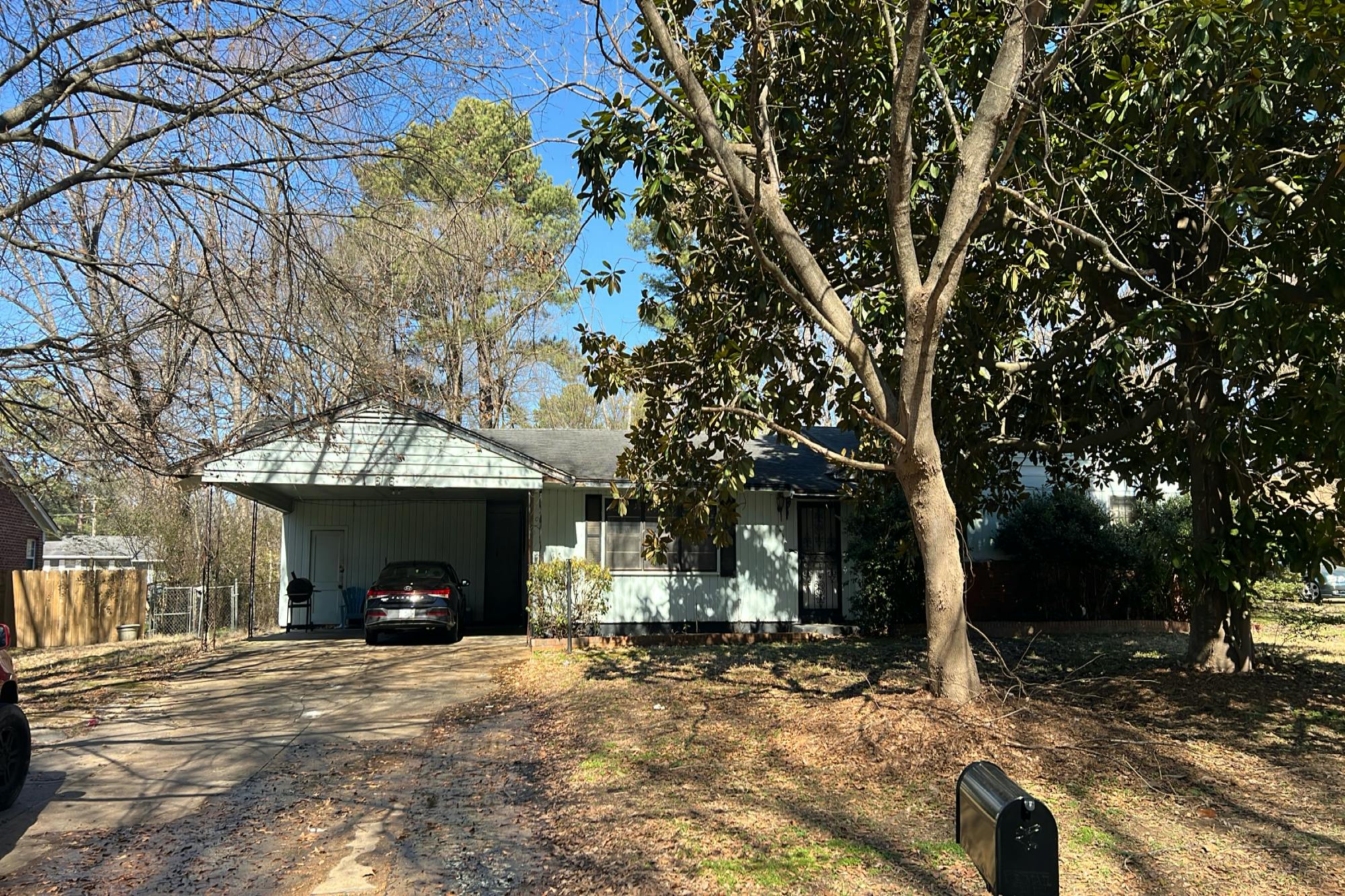 Byron Dr, Memphis, TN 38109