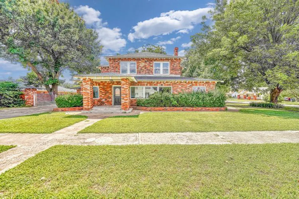 302 S 6th St Chickasha, OK 73018, Grady County