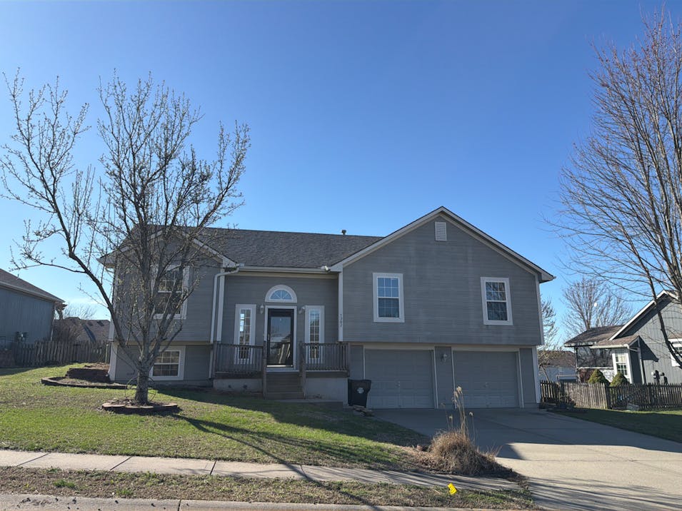 1302 Ridge Tree Ln Pleasant Hill, MO 64080, Cass County