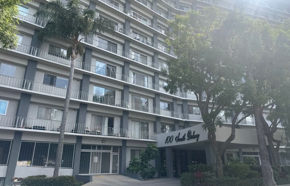 100 S Doheny Dr., Apt 223 Los Angeles, CA 90048-2986, Los Angeles County