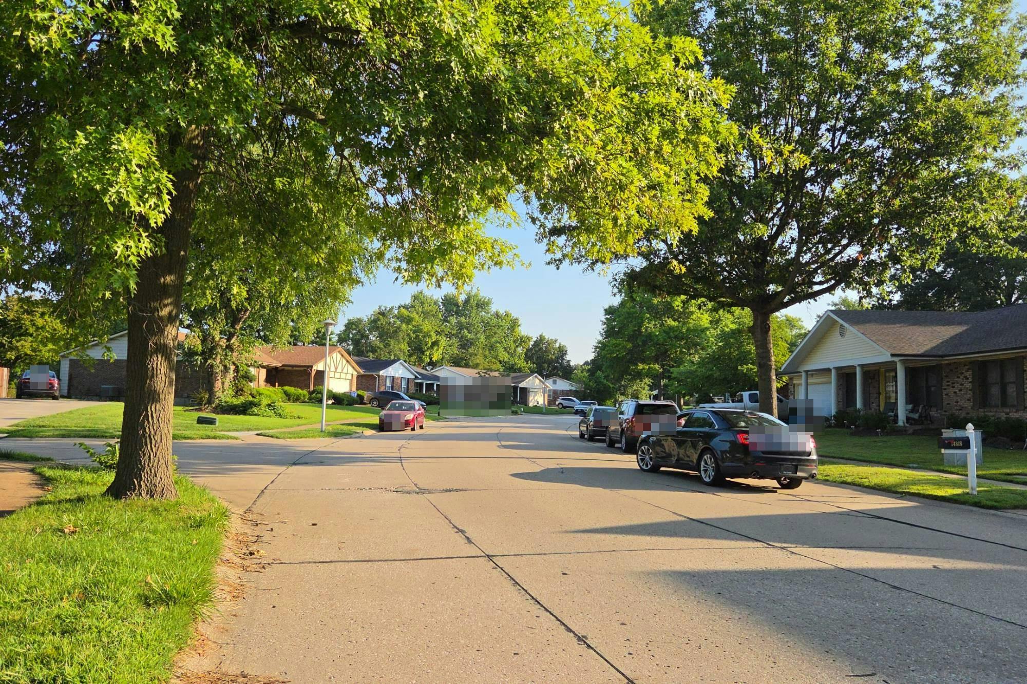 Mondoubleau Ln, Florissant, MO 63034