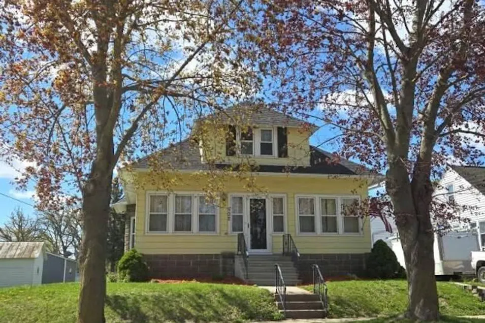 502 South St E Caledonia, MN 55921, Houston County