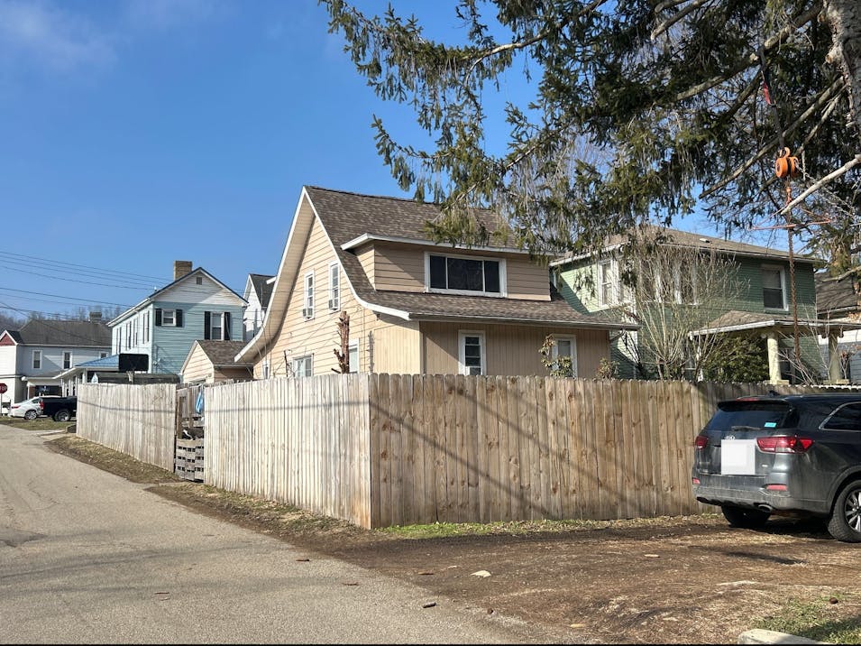 206 Grant Street New Cumberland, WV 26047, Hancock County