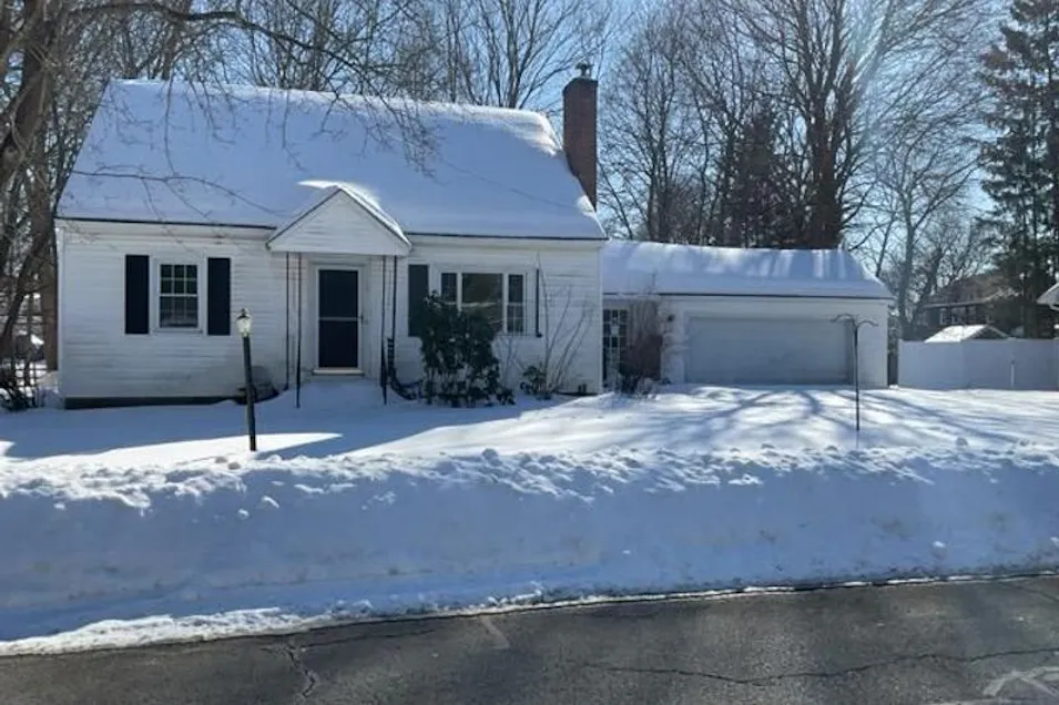 30e Cleveland St Greenfield, MA 01301, Franklin County