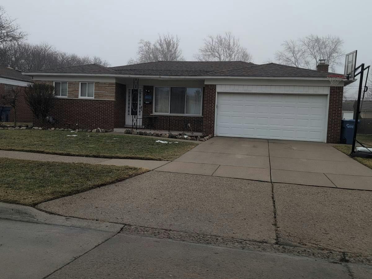 Dover Ave, Warren, MI 48088