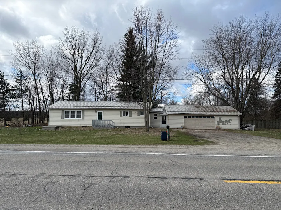 2121 W Howard City Edmore Six Lakes, MI 48886, Montcalm County