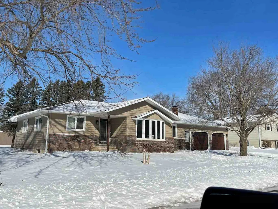 221 5th St NE Grand Meadow, MN 55936, Mower County