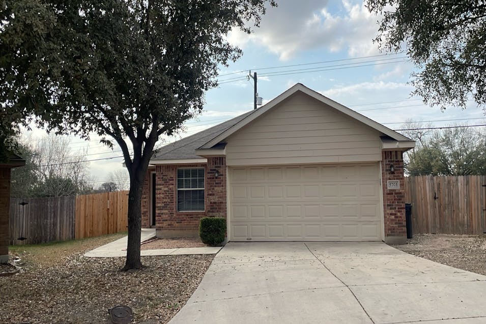 5703 Cardinal Falls San Antonio, TX 78239, Bexar County