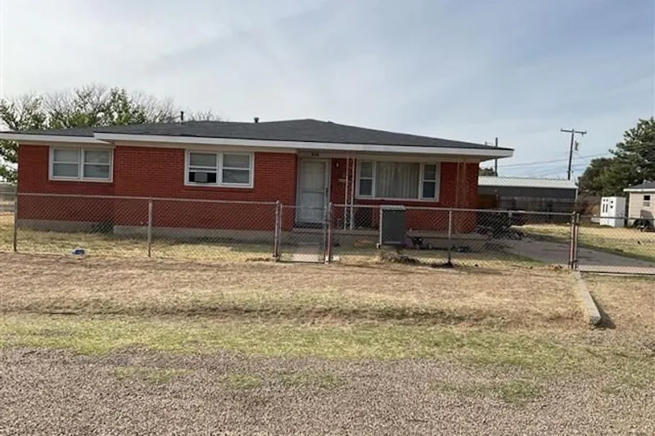 808 W Wisconsin St Fritch, TX 79036, Hutchinson County