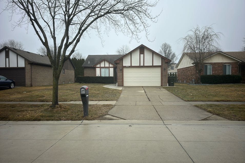 37860 Streamview Dr Sterling Heights, MI 48312, Macomb County