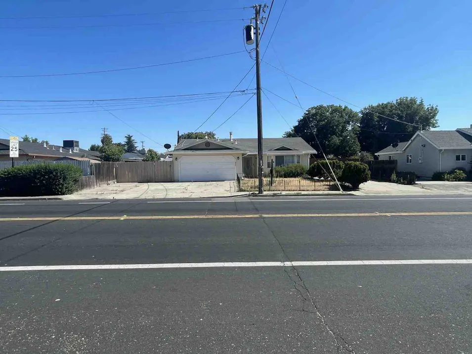 802 W Center St Manteca, CA 95337, San Joaquin County