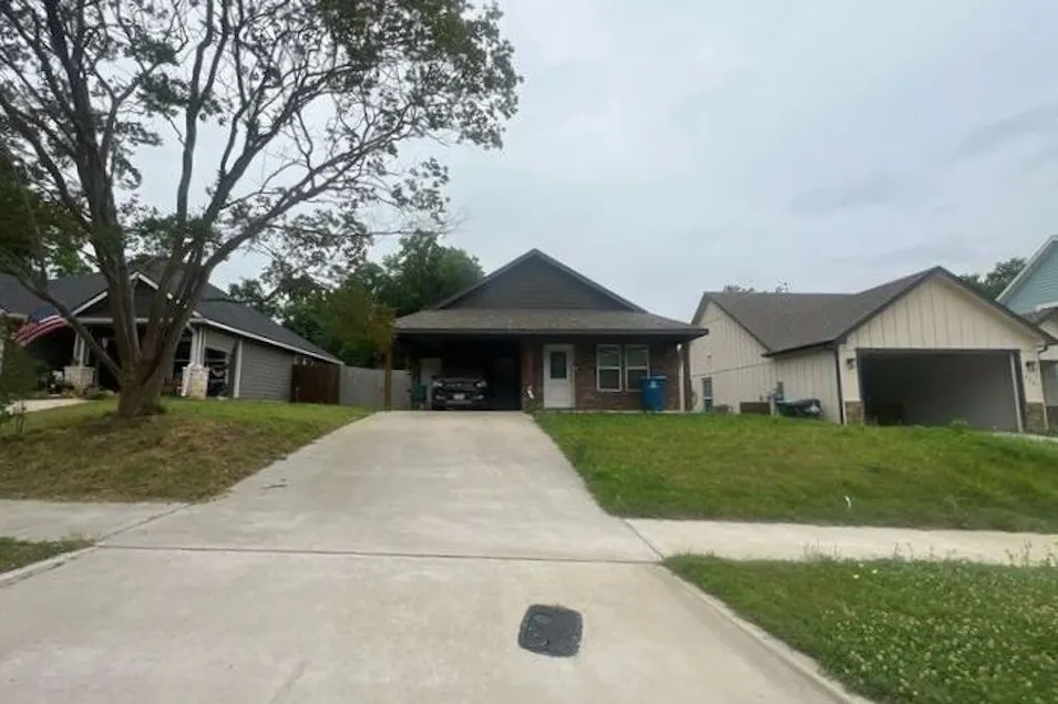 422 W Munson St Denison, TX 75020, Grayson County