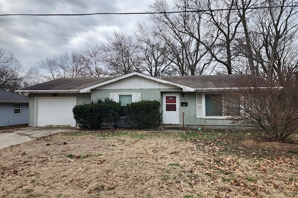 305 E Bennett St Butler, MO 64730, Bates County