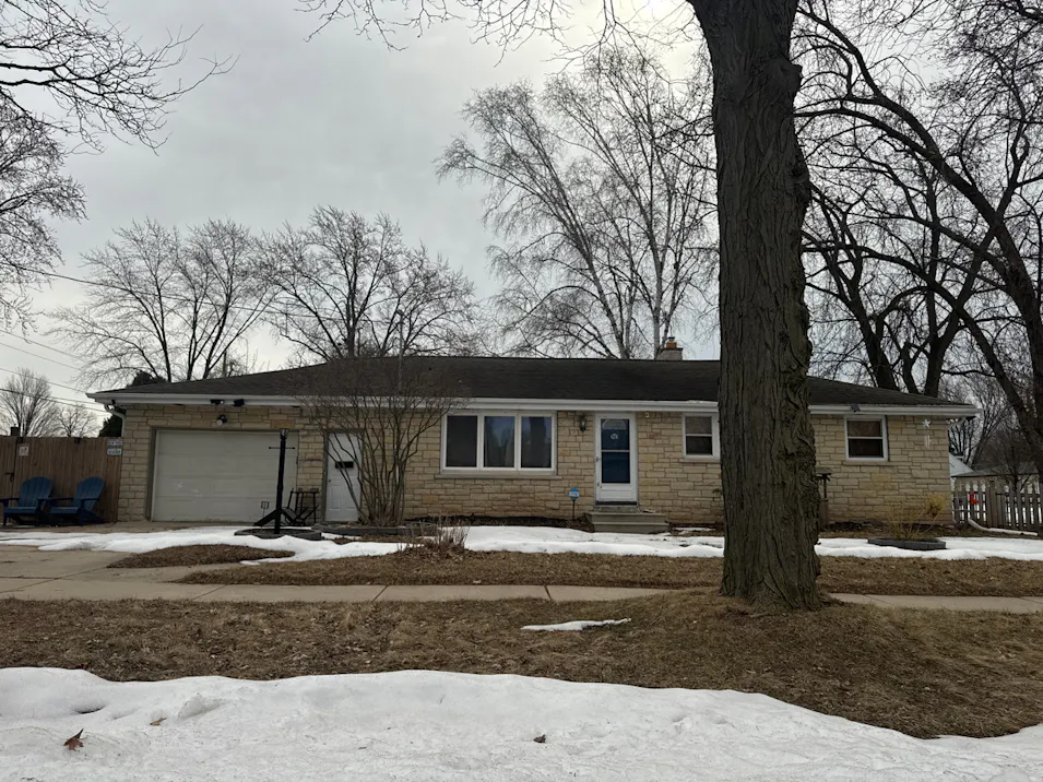 1415 S Locust St Green Bay, WI 54304, Brown County