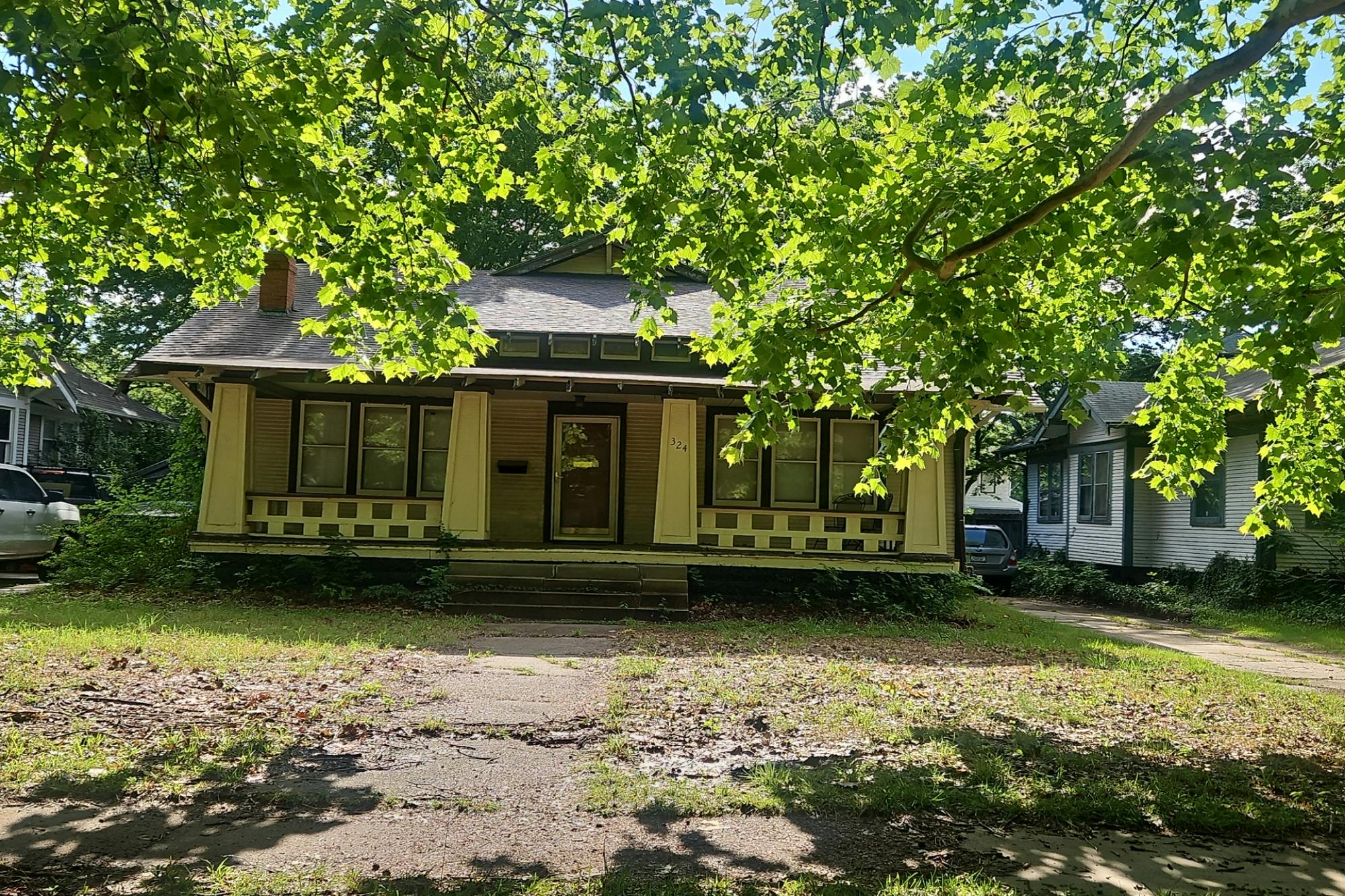Bluff Ave, Wichita, KS 67208