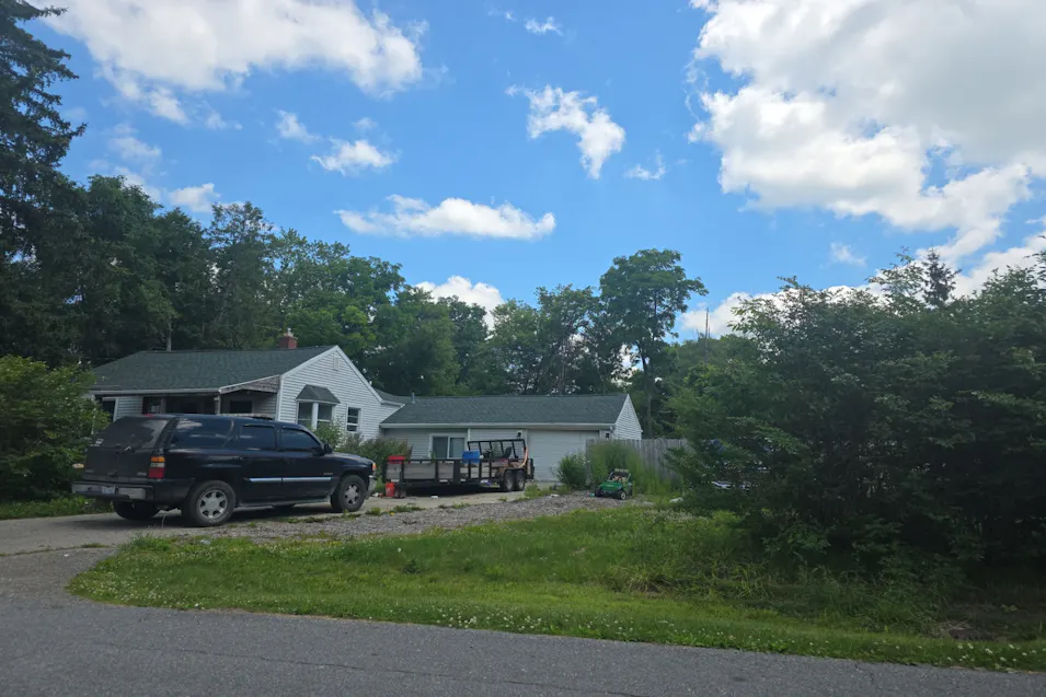1407 Denies St Burton, MI 48509, Genesee County