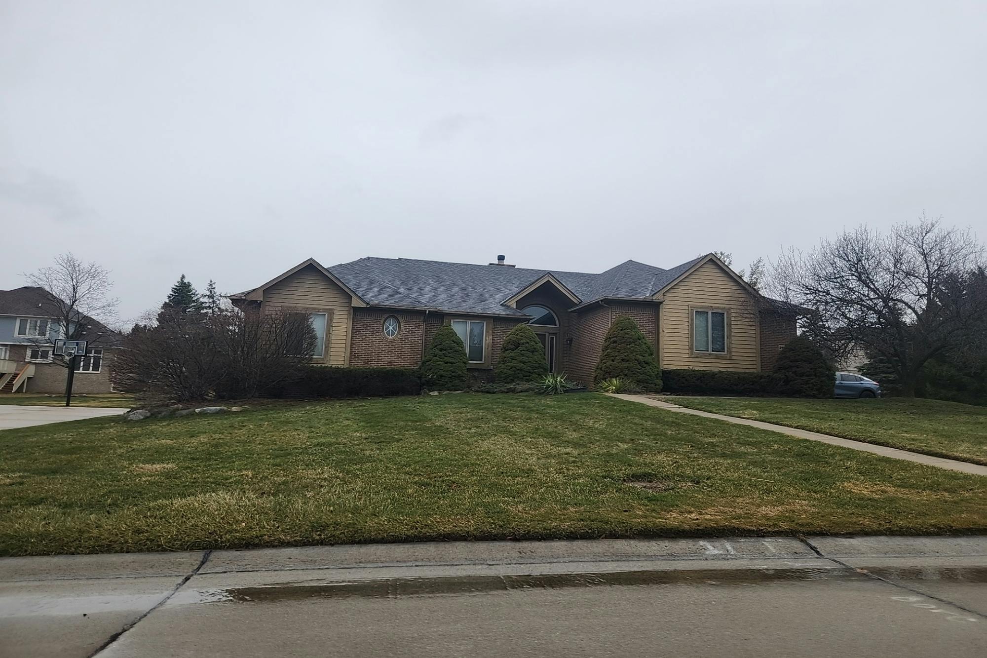 Manchester Ct, Farmington Hills, MI 48335