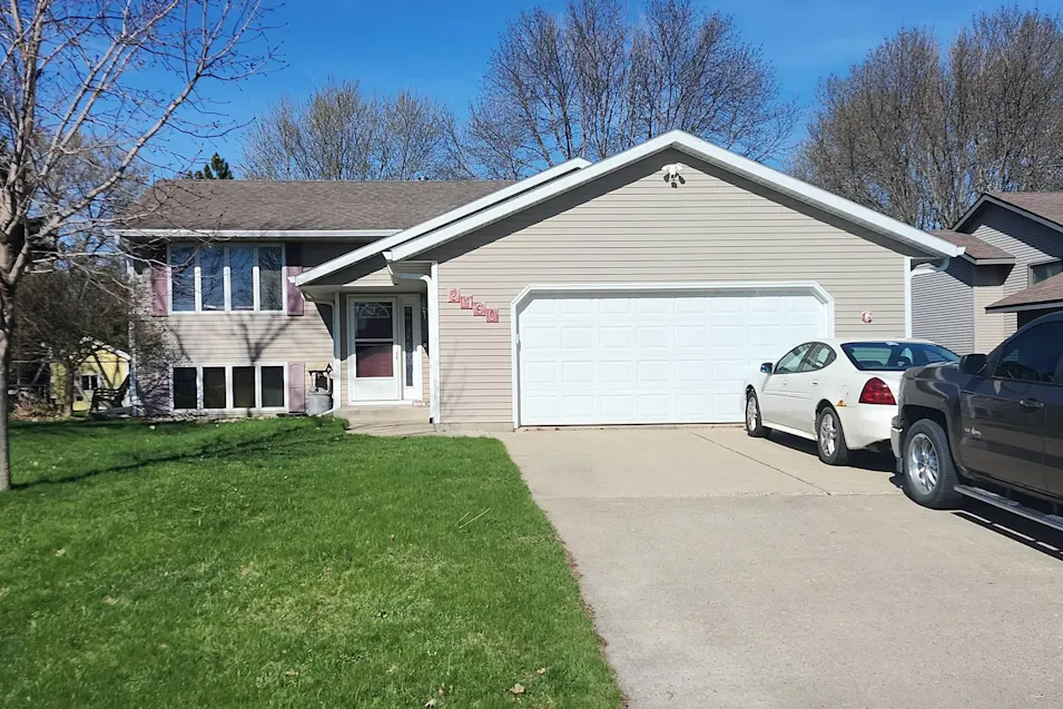 2160 La Casa Ln SE Owatonna, MN 55060, Steele County