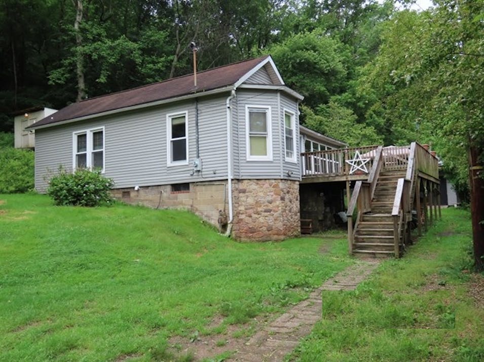 24376 MacCorkle Ave Hansford, WV 25103, Kanawha County