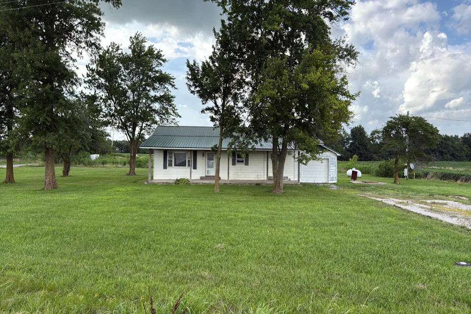 8411 Kinlou Rd Kinmundy, IL 62854, Marion County