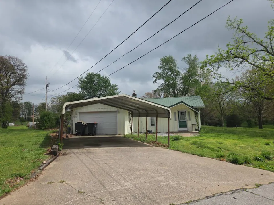 105 Robinhood Dr Cassville, MO 65625, Barry County