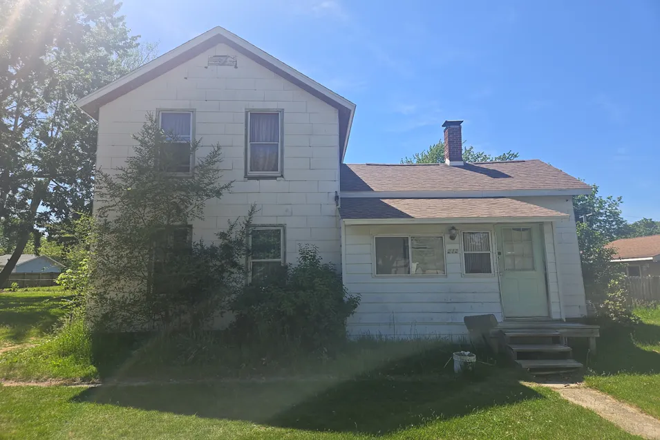 212 S East St Saint Louis, MI 48880-1726, Gratiot County