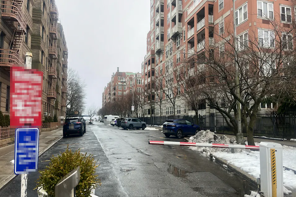 35 Seacoast Ter, #9w, 12j Brooklyn, NY 11235, King County