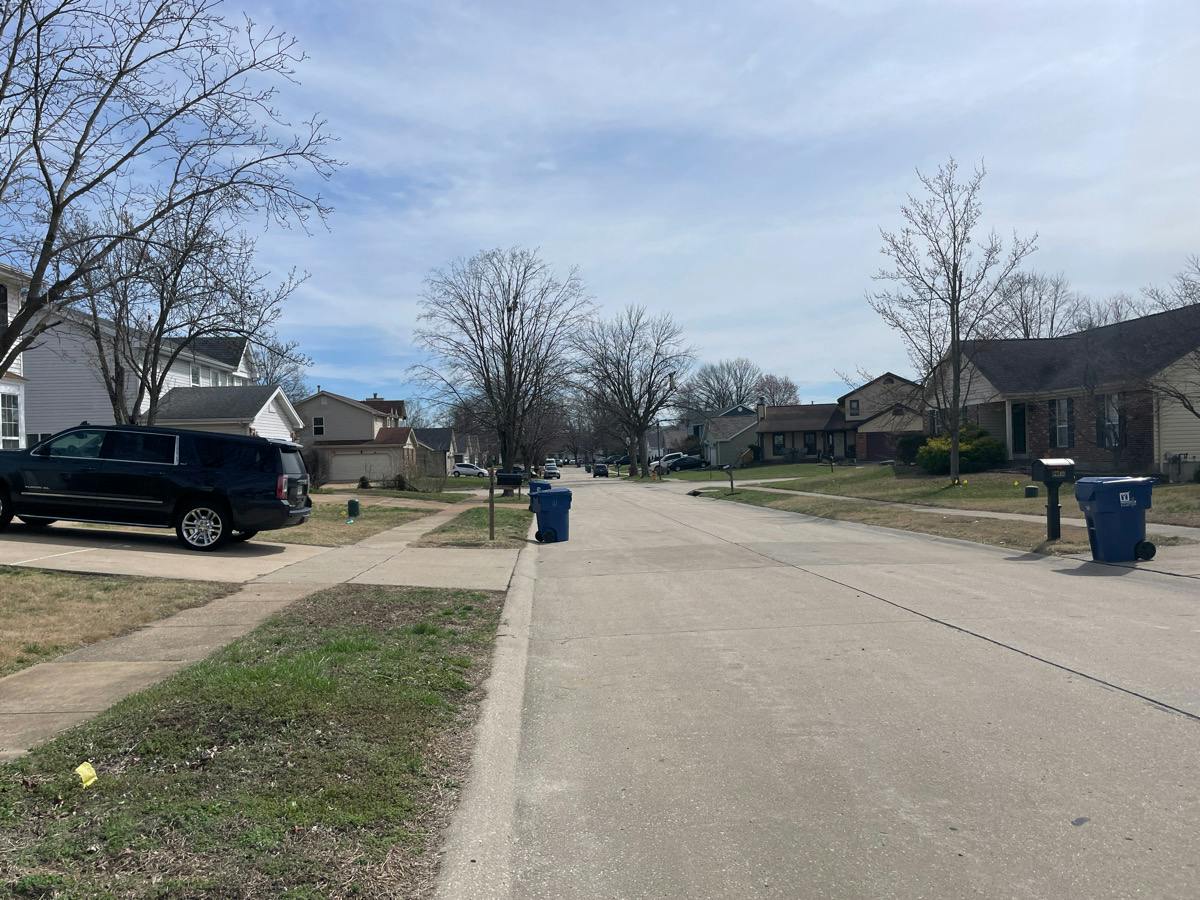 Chapel View Dr, Florissant, MO 63031