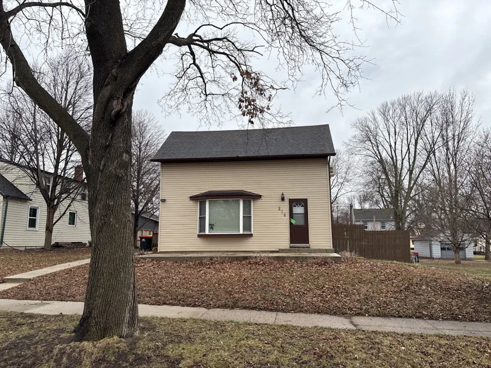 216 East Chestnut Street Redwood Falls, MN 56283, Redwood Falls County