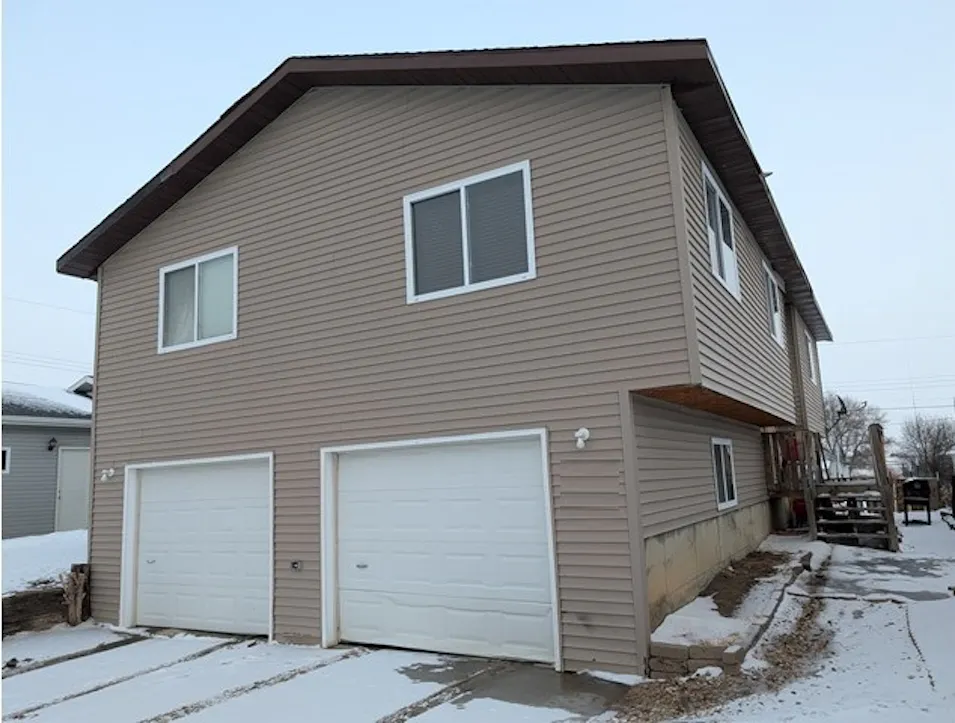 35 4th Ave SE Dickinson, ND 58601, Dunn County