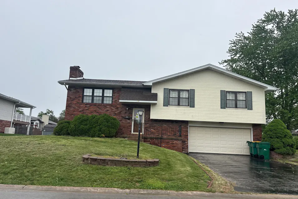 326 Agnes Dr. O'Fallon, IL 62269, St. Clair County