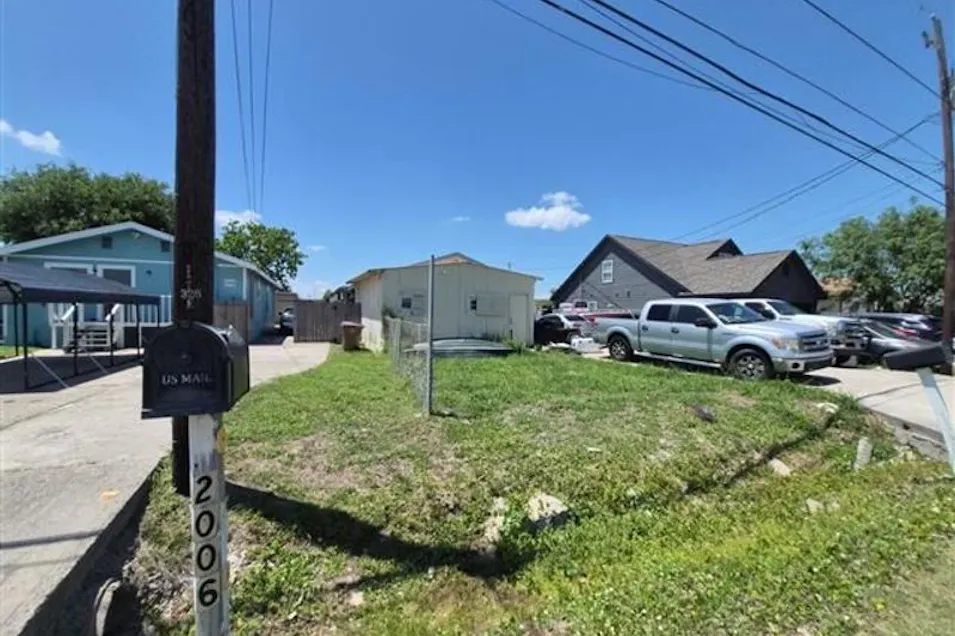 2002 Orange St Corpus Christi, TX 78418, Nueces County