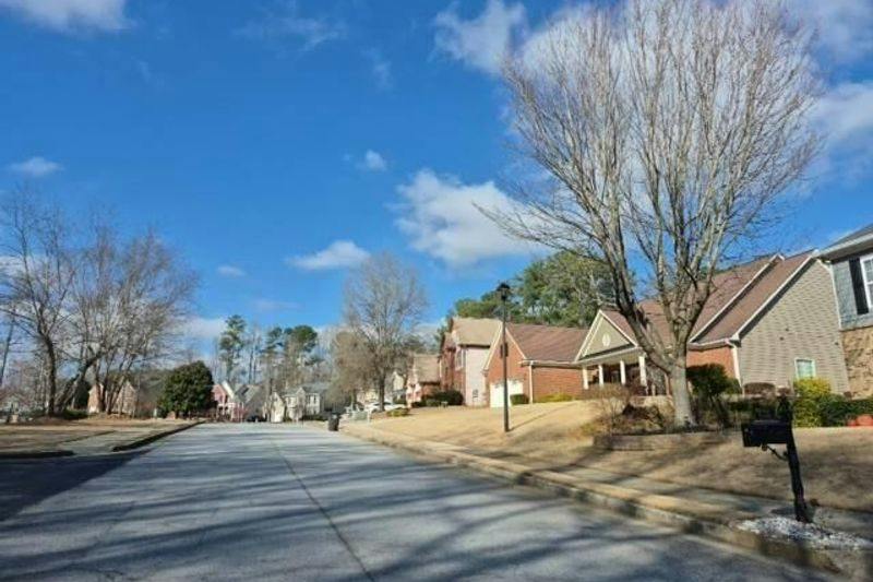 Roselake Cir, Douglasville, GA 30134