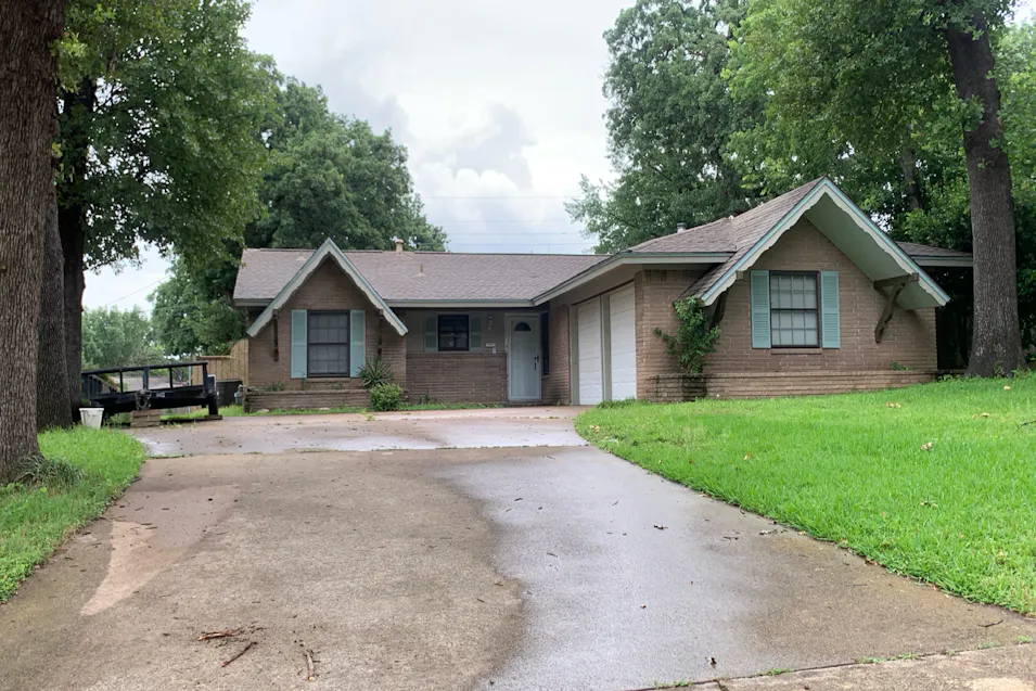 2102 Woodoak Dr Irving, TX 75060, Dallas County