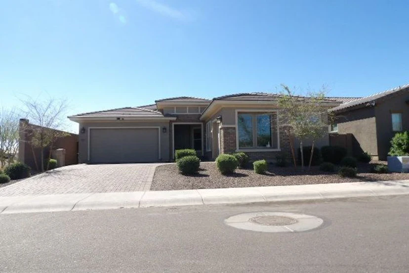 8703 W Denton Ln