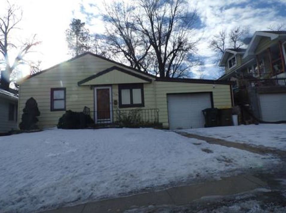 1512 27th St Sioux City, IA 51104, Woodbury County