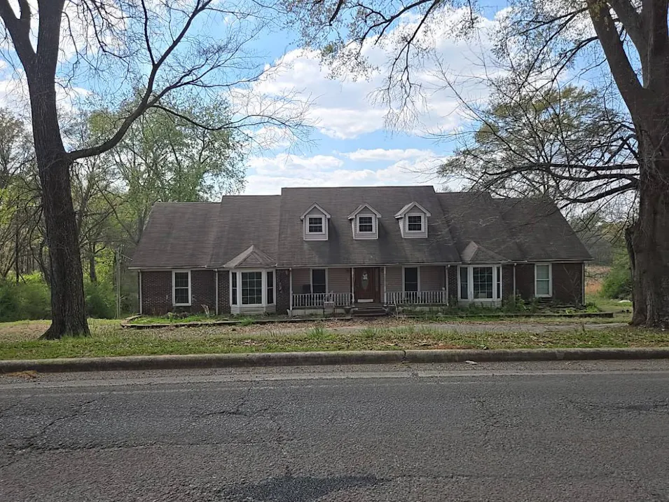 1532 Woodmont Dr Tuscumbia, AL 35674, Colbert County