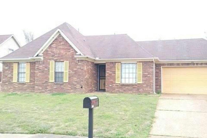 Bassett Hall Dr, Memphis, TN 38125
