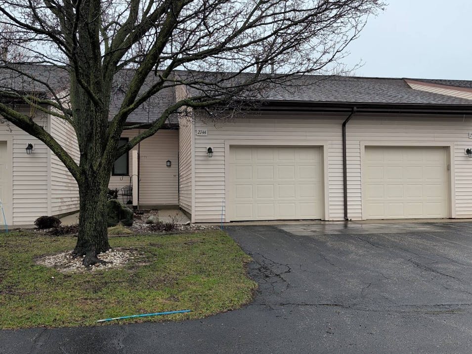 2744 Stonebluff Dr SW Wyoming, MI 49519, Kent County