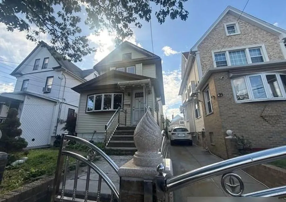 104 -58 121st Street South Richmond Hill, NY 11419, Queens County