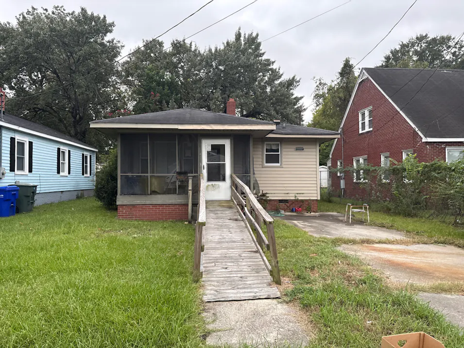 1305 Colonial Ave Greenville, NC 27834, Pitt County