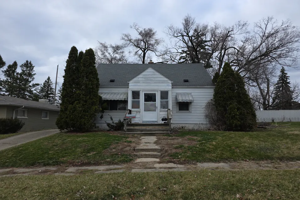 317 Buckingham Ave Flint, MI 48507-2704, Genesee County