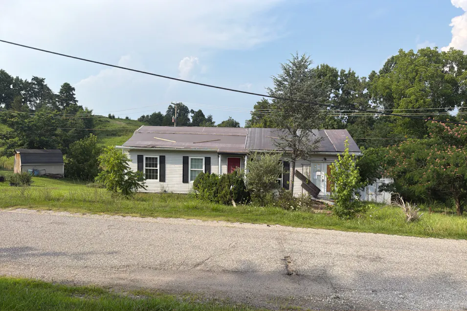 597 Dunham Road Leon, WV 25123, Mason County