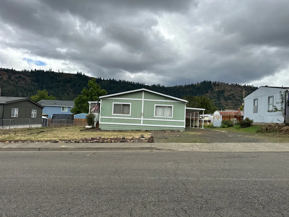 871 SE Meadowood Dr Winston, OR 97496, Douglas County