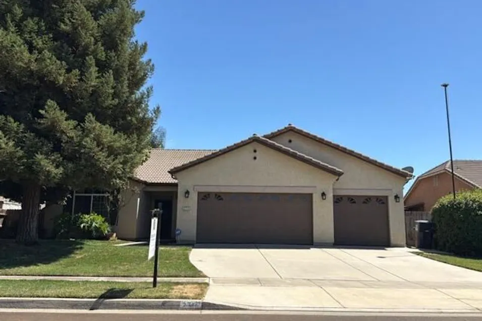 2715 E La Vida Ave Visalia, CA 93292, Tulare County