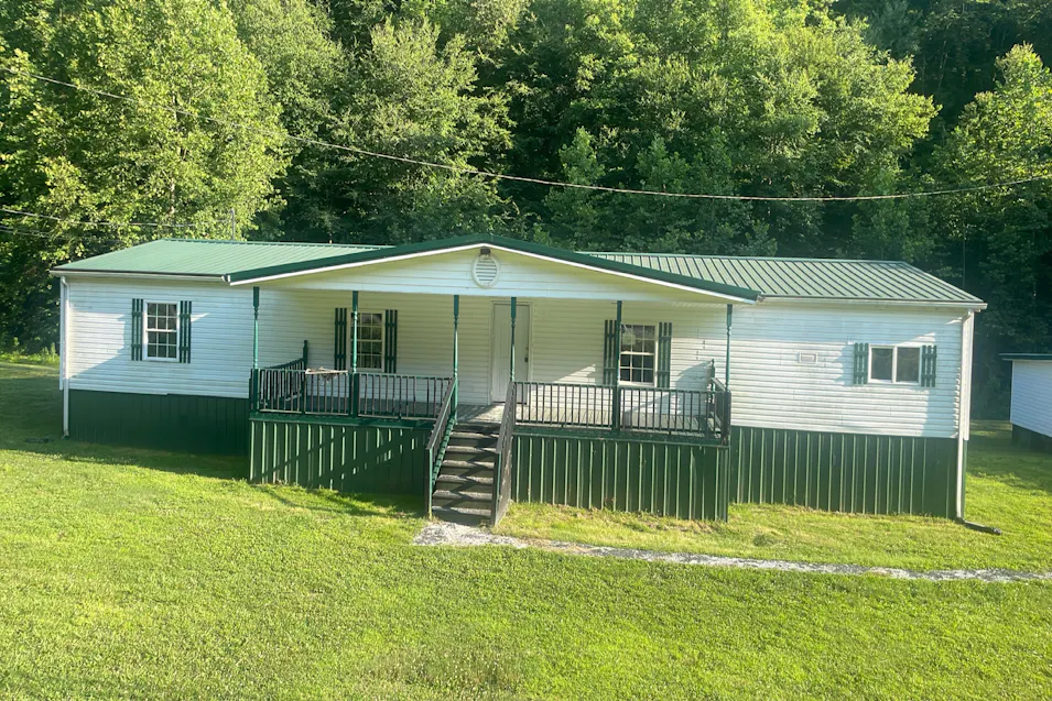 2776 Huff Creek Cyclone, WV 24827, Wyoming County