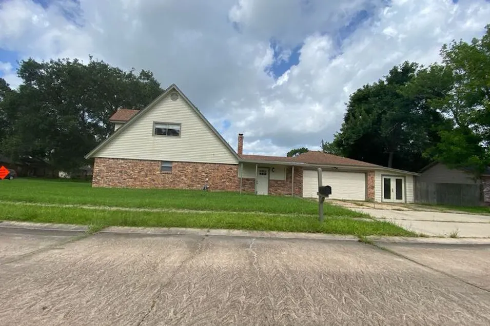 113 Buttercup St Lake Jackson, TX 77566, Brazoria County