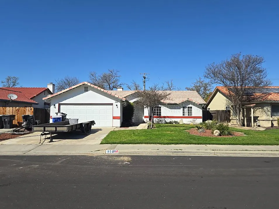 950 E Cedarwood St Hanford, CA 93230, Kings County