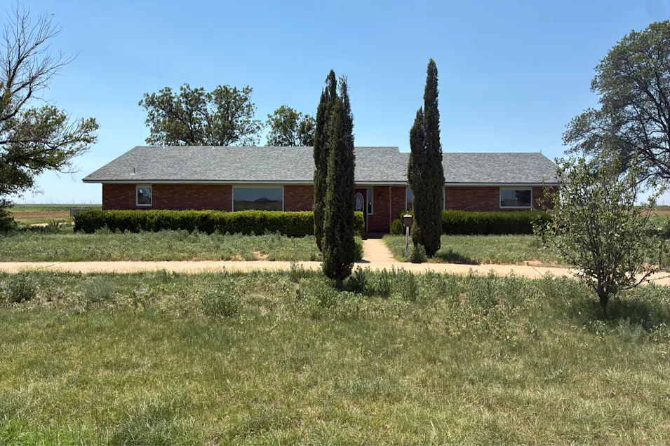 502 East Farm Road 597 Abernathy, TX 79311, Hale County